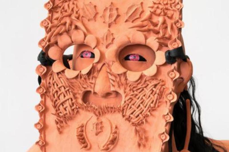 Sculpture d’art contemporain futuriste et interactive dans un espace urbain